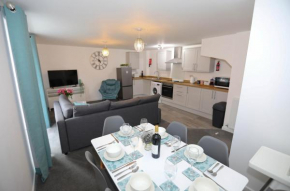 Strand House Flat 2 Free Parking, by RentMyHouse